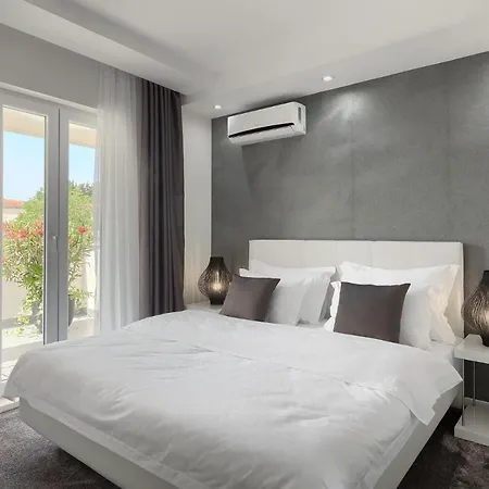 Villa White *